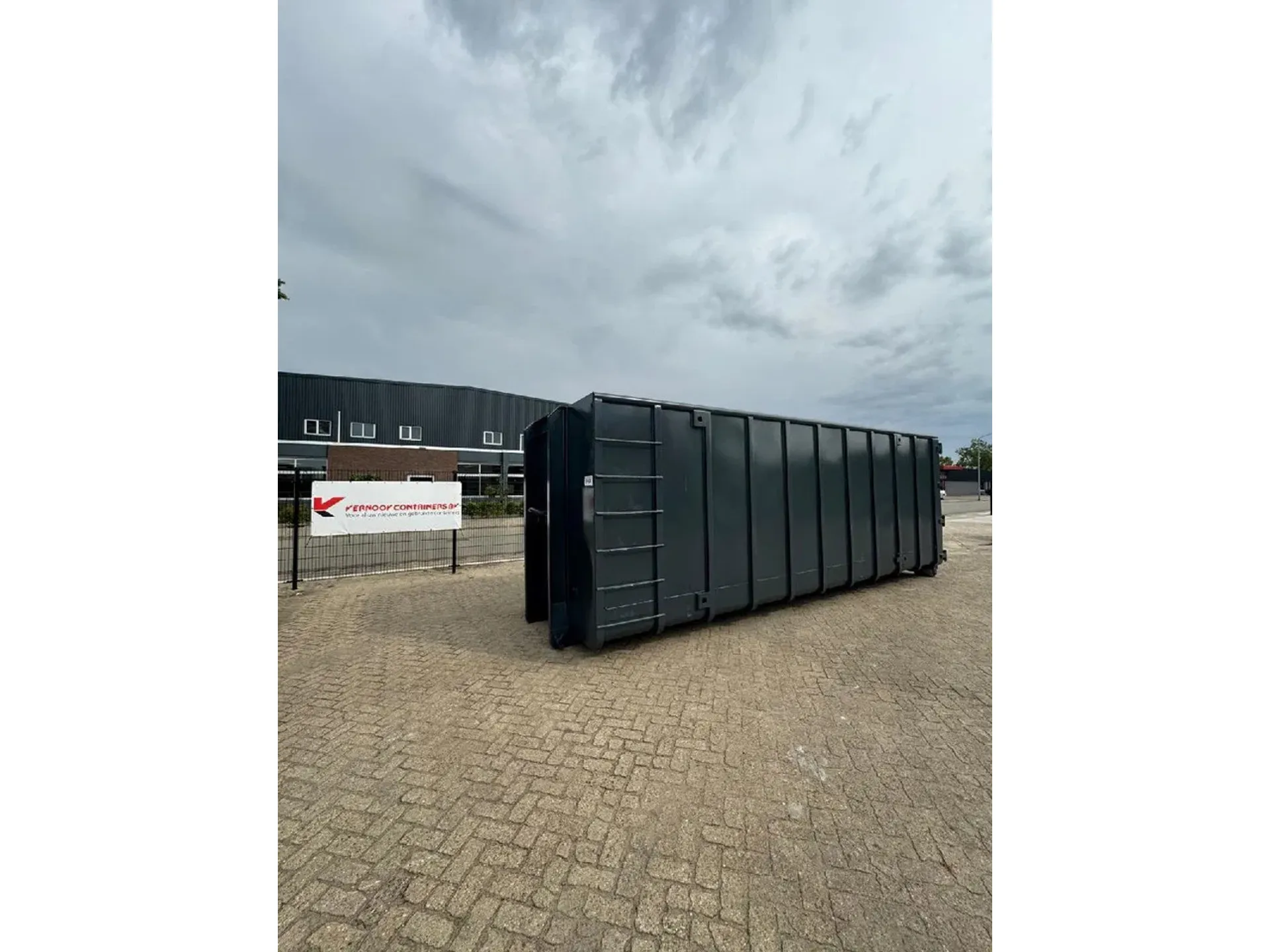 Vernooy 40m3 Nieuw RAL7016 9404